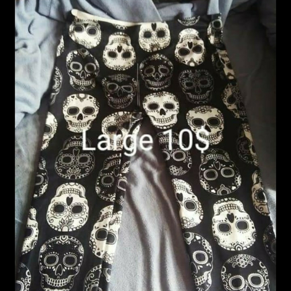 Large black skull leggings